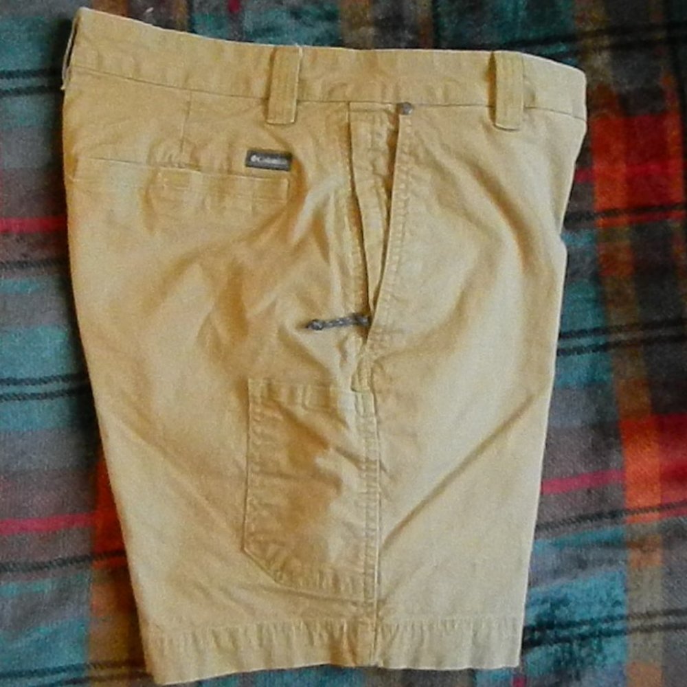 COLUMBIA Men's Khaki Shorts